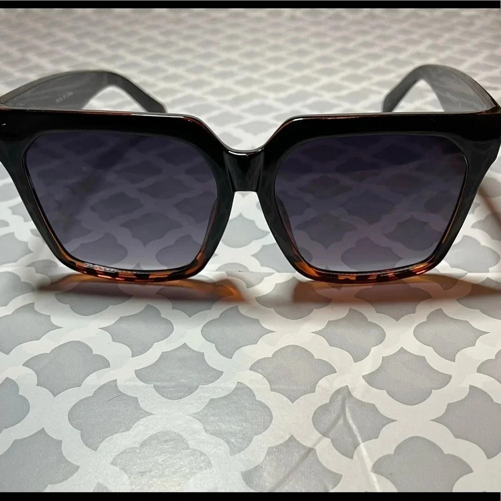 Large Flat Top Square Women Oversize Fashion Sunglasses - Picture 2 of 5